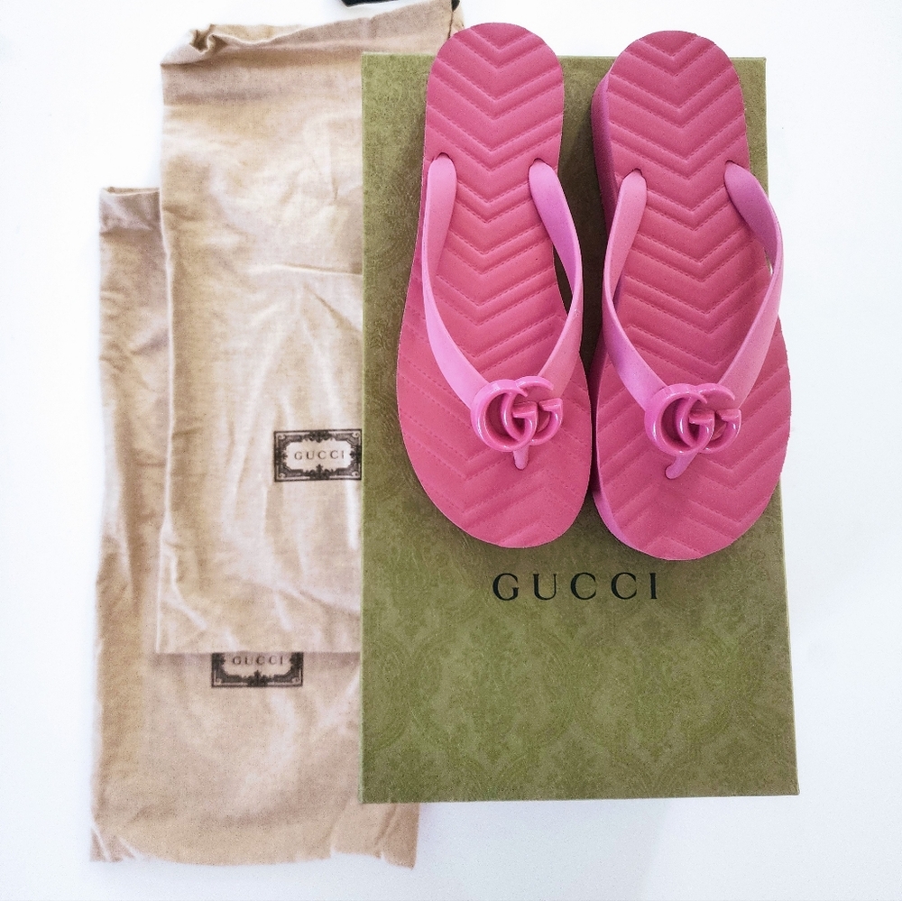 Brand New! Gucci Chevron Pink Sandals-Size 37